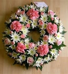 Round Wreath in White and Pink Sims